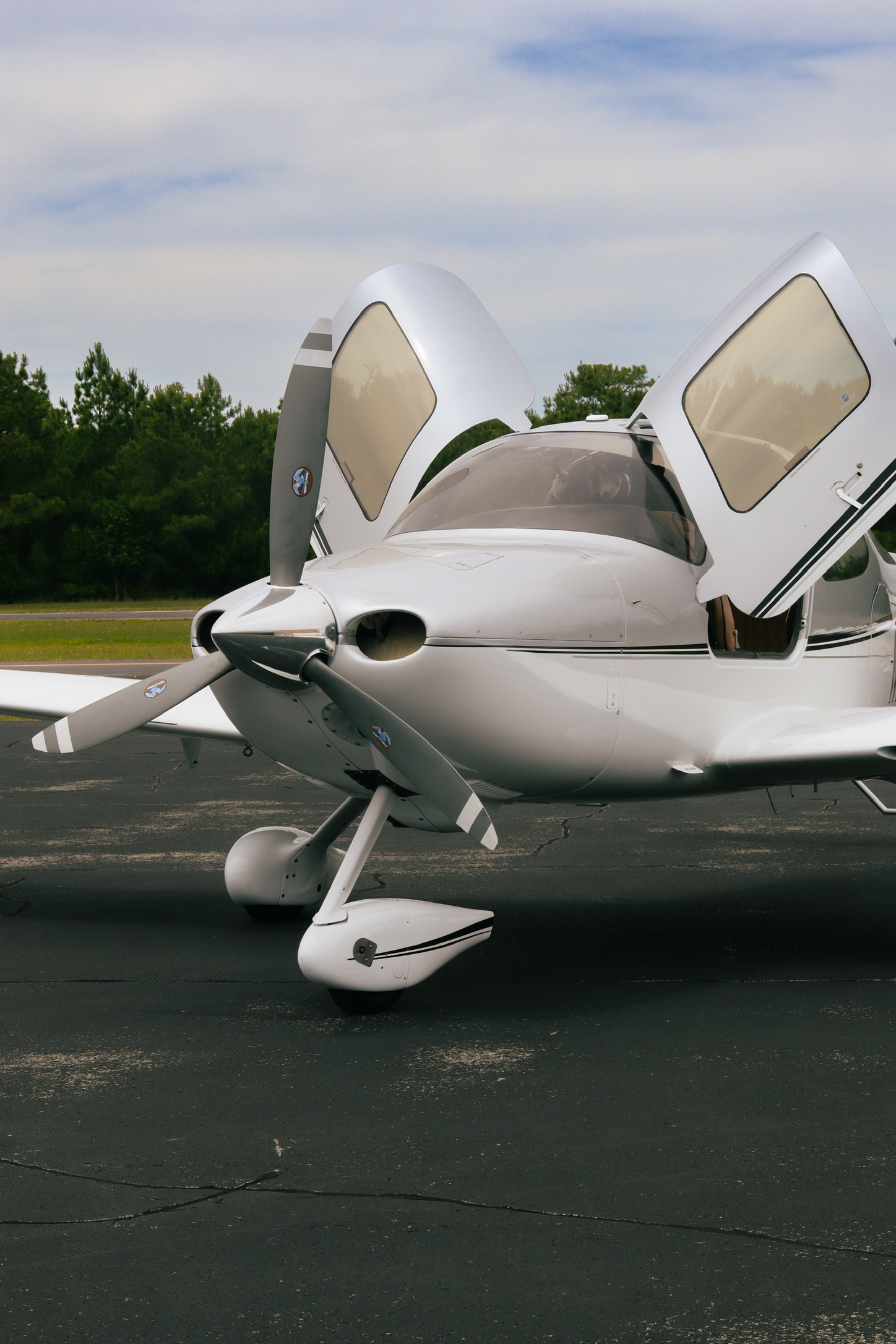 Cirrus SR-22 luxury coastal tour